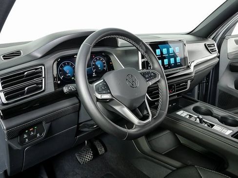 Certified 2025 Volkswagen Atlas Cross Sport SE image 5