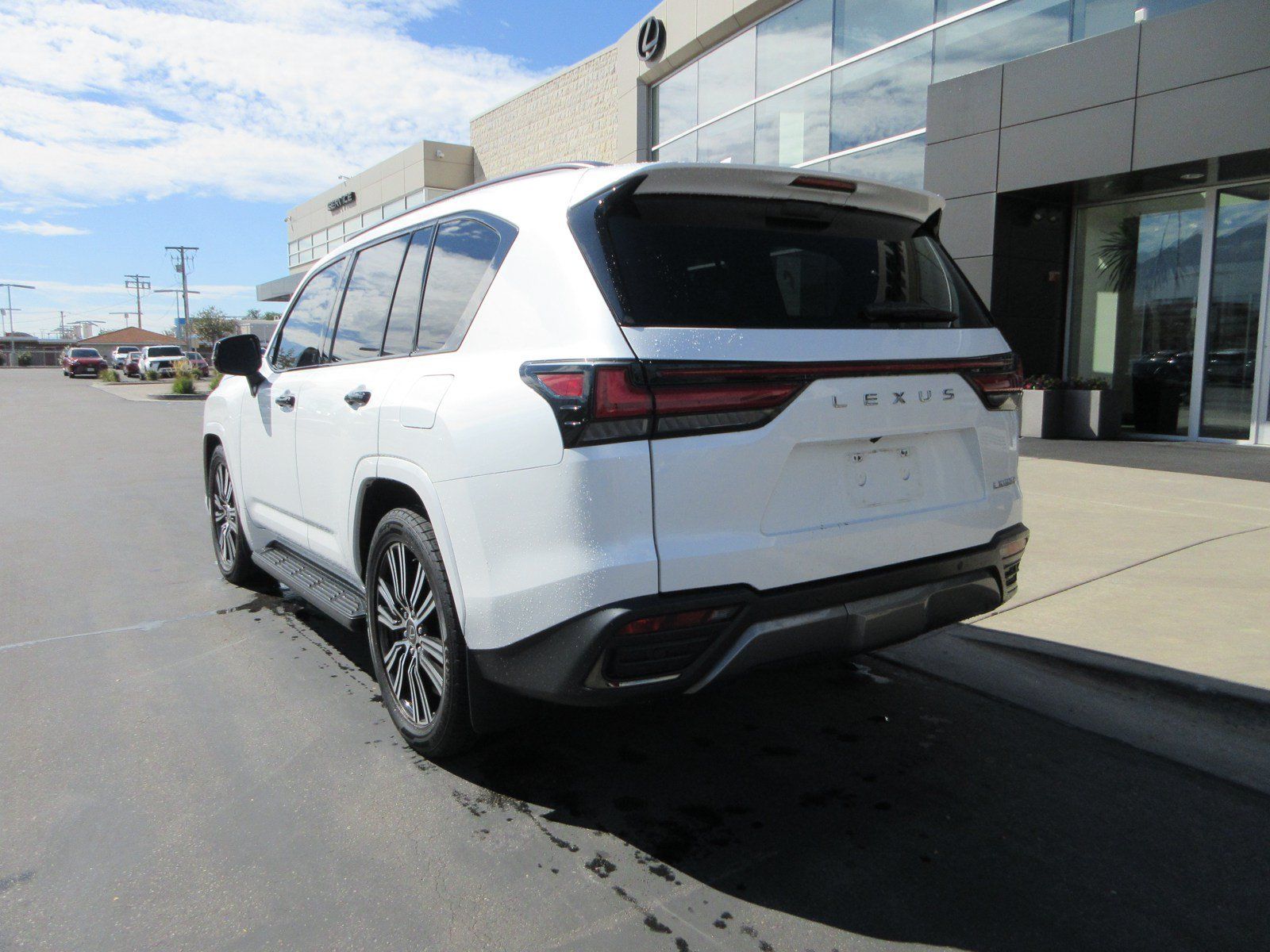 Used 2023 Lexus LX 600 4WD w/ Appearance Package image 5