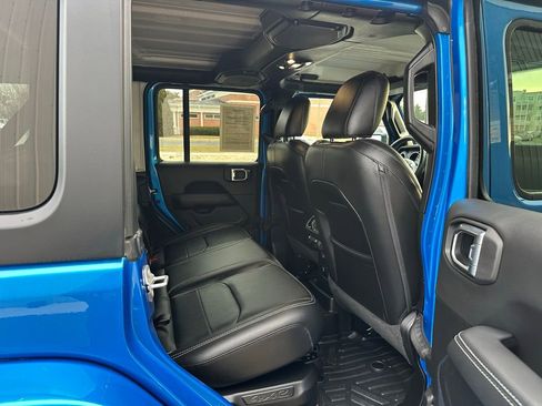 Used 2023 Jeep Wrangler Unlimited Sahara w/ Cold Weather Group image 17