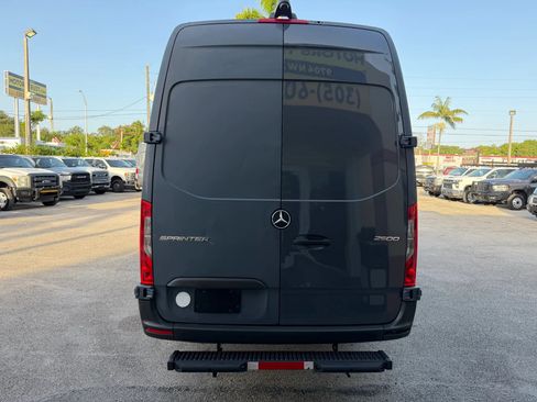 Used 2019 Mercedes-Benz Sprinter 170 image 4