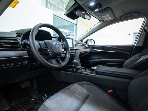 Used 2025 Toyota Camry LE image 12