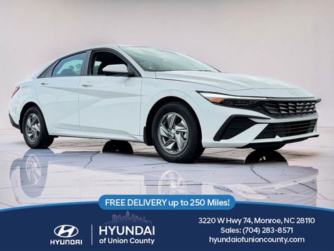 Used 2026 Hyundai Elantra SE FWD image 1