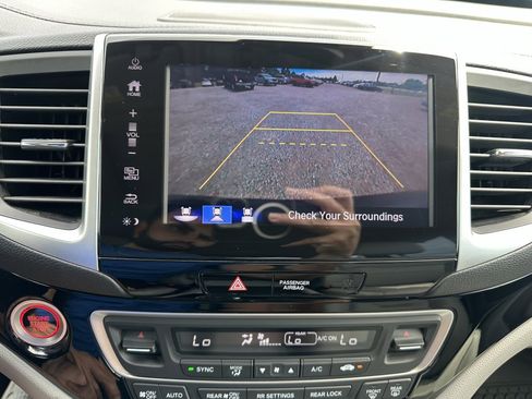 Used 2018 Honda Pilot Touring image 12