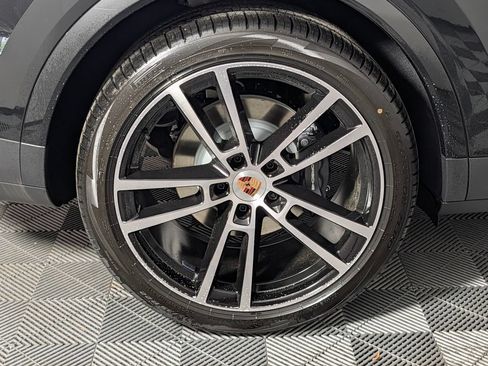 New 2026 Porsche Cayenne Coupe AWD/4WD image 13