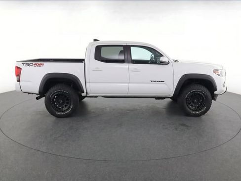 Used 2019 Toyota Tacoma TRD Sport w/ Technology Package AWD/4WD image 8