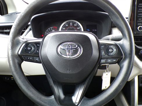 Used 2022 Toyota Corolla Cross L image 14
