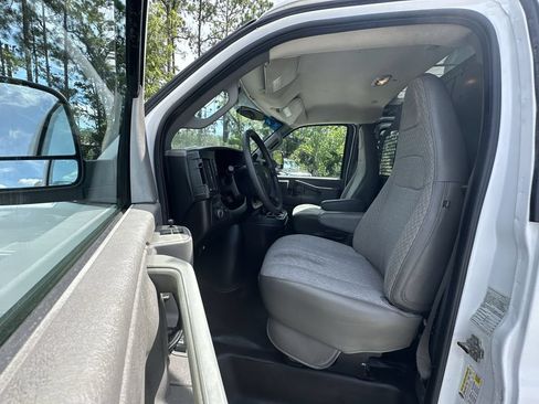 Certified 2017 Chevrolet Express 2500 w/ Express Access Plus Package RWD image 17
