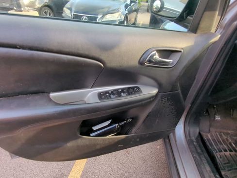 Used 2012 Dodge Journey SXT FWD image 8