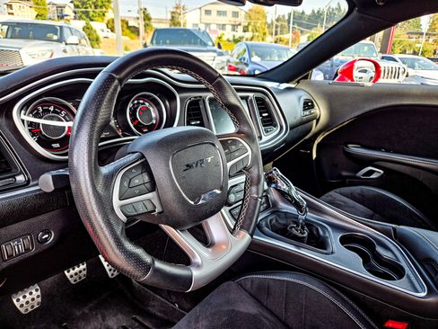 Used 2015 Dodge Challenger SRT w/ Technology Group image 22