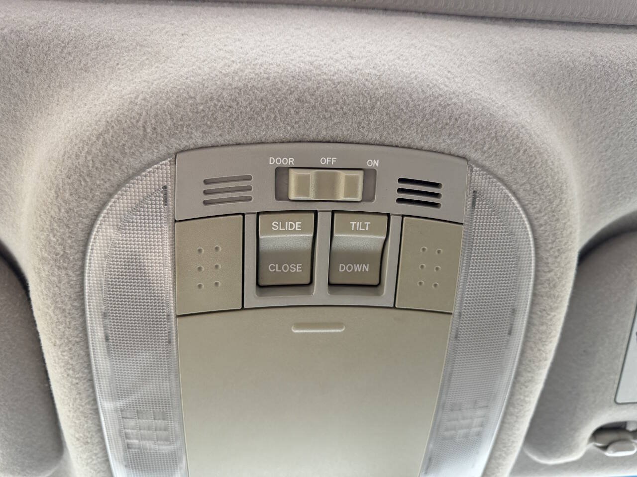 Used 2009 Toyota Matrix S w/ All Weather Guard Pkg FWD image 19