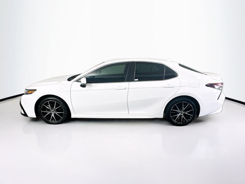 Used 2021 Toyota Camry SE FWD image 4