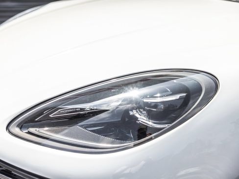 Certified 2024 Porsche Macan AWD/4WD image 15