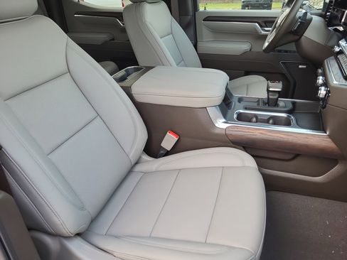 New 2026 GMC Sierra 1500 SLT image 10