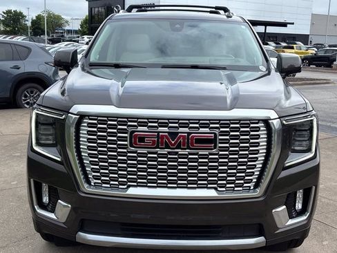 Used 2021 GMC Yukon Denali w/ Denali Premium Package AWD/4WD image 14
