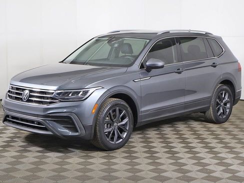 Used 2022 Volkswagen Tiguan SE w/ Panoramic Sunroof Package image 8