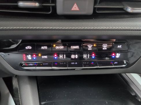 Used 2022 Buick Envision Avenir w/ Safety Package image 42