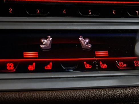 Used 2017 BMW 740i xDrive image 25