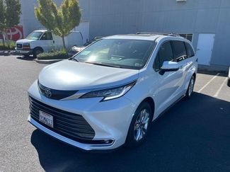 Used 2025 Toyota Sienna Limited FWD video 1