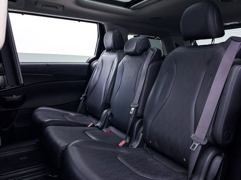 Used 2025 Kia Carnival SX image 38