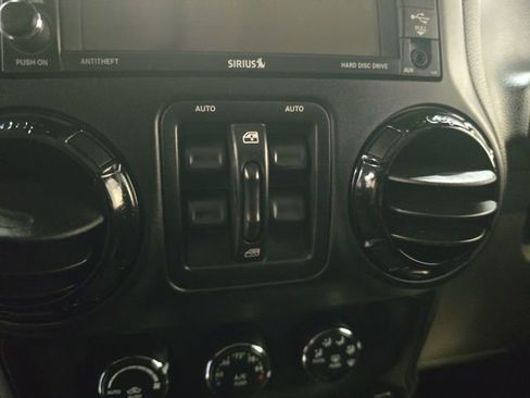 Used 2014 Jeep Wrangler Unlimited Sahara image 12