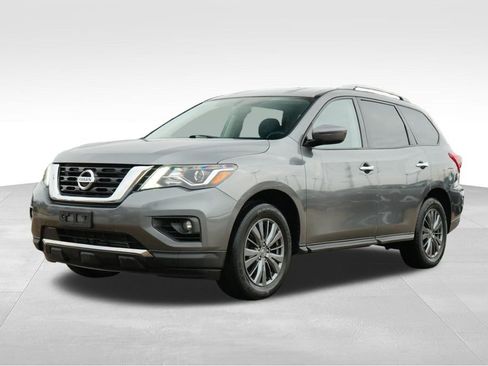 Used 2019 Nissan Pathfinder SV image 3