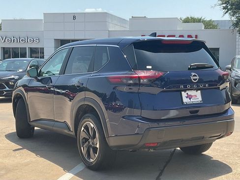 Used 2025 Nissan Rogue SV FWD image 6