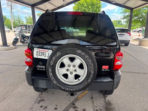 Used 2007 Jeep Liberty Sport AWD/4WD image 8