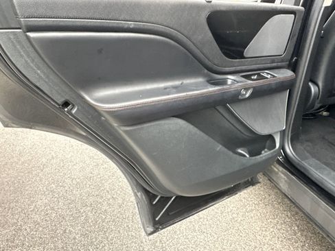 Used 2023 Lincoln Aviator AWD image 29