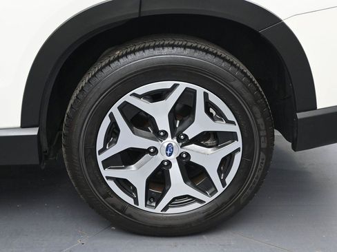 Used 2023 Subaru Forester Premium AWD/4WD image 12