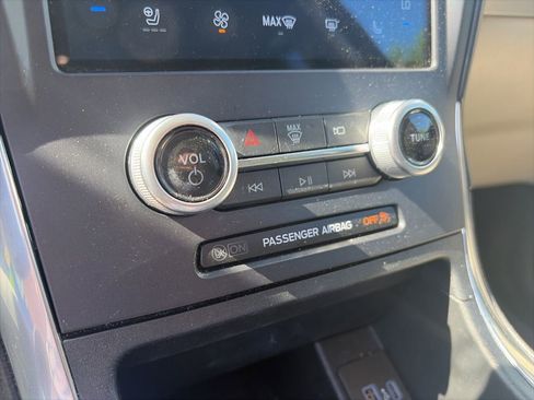 Used 2021 Ford Edge Titanium FWD image 19
