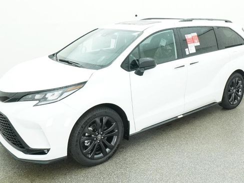 New 2026 Toyota Sienna XSE FWD image 1