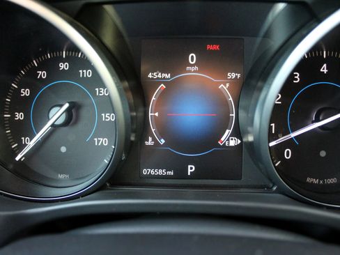 Used 2017 Jaguar F-PACE Premium image 10