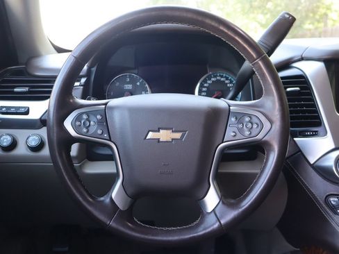 Used 2020 Chevrolet Suburban Premier AWD/4WD image 18