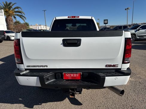 Used 2014 GMC Sierra 2500 Denali w/ Suspension Package, Off-Road image 6