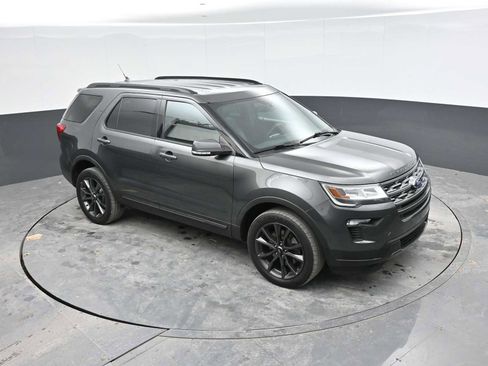 Used 2019 Ford Explorer XLT w/ Equipment Group 202A AWD/4WD image 39