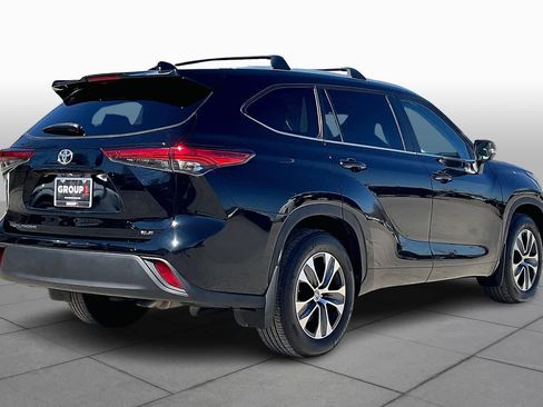 Used 2023 Toyota Highlander XLE image 13
