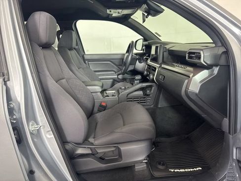 Used 2024 Toyota Tacoma SR5 AWD/4WD image 4