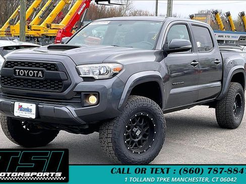 Used 2017 Toyota Tacoma TRD Sport w/ Tow Package (A/T) AWD/4WD image 2