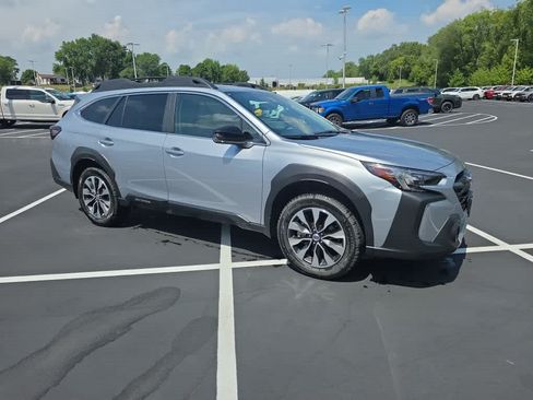 Used 2025 Subaru Outback Limited AWD/4WD image 2