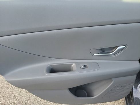 Used 2024 Hyundai Elantra Blue FWD image 15