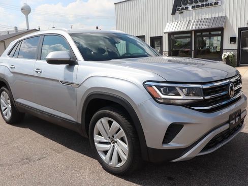 Used 2023 Volkswagen Atlas Cross Sport SE AWD/4WD image 2
