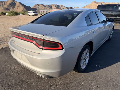 Used 2019 Dodge Charger SXT RWD image 5
