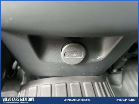 Certified 2025 Volvo XC60 B5 Core w/ Protection Package Premier image 11