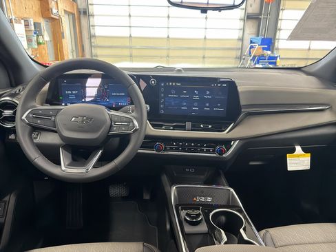 New 2026 Chevrolet Equinox LT AWD/4WD image 30