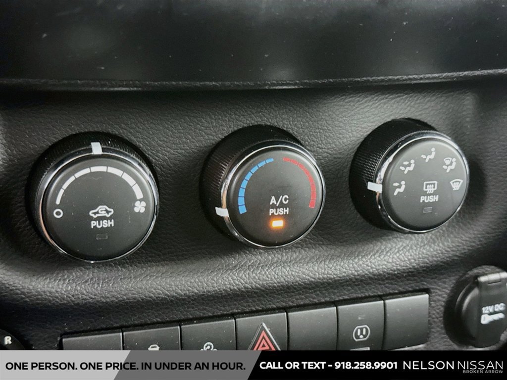 Used 2015 Jeep Wrangler Unlimited Sahara AWD/4WD image 13