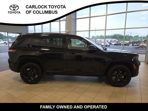Used 2023 Jeep Grand Cherokee Altitude AWD/4WD image 6