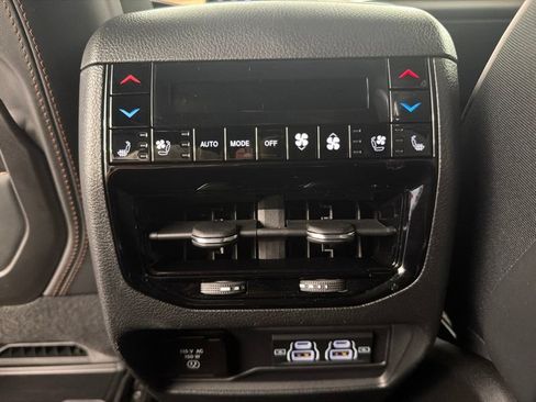 Used 2025 Jeep Grand Cherokee L Summit AWD/4WD image 17