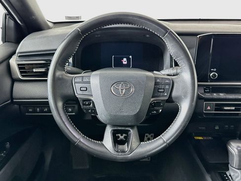 Used 2025 Toyota Camry SE FWD image 18