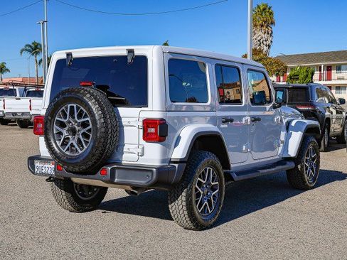 Used 2025 Jeep Wrangler Sahara image 4
