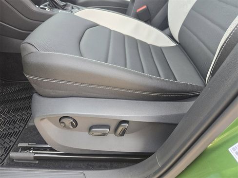 New 2026 Volkswagen Taos SEL image 19